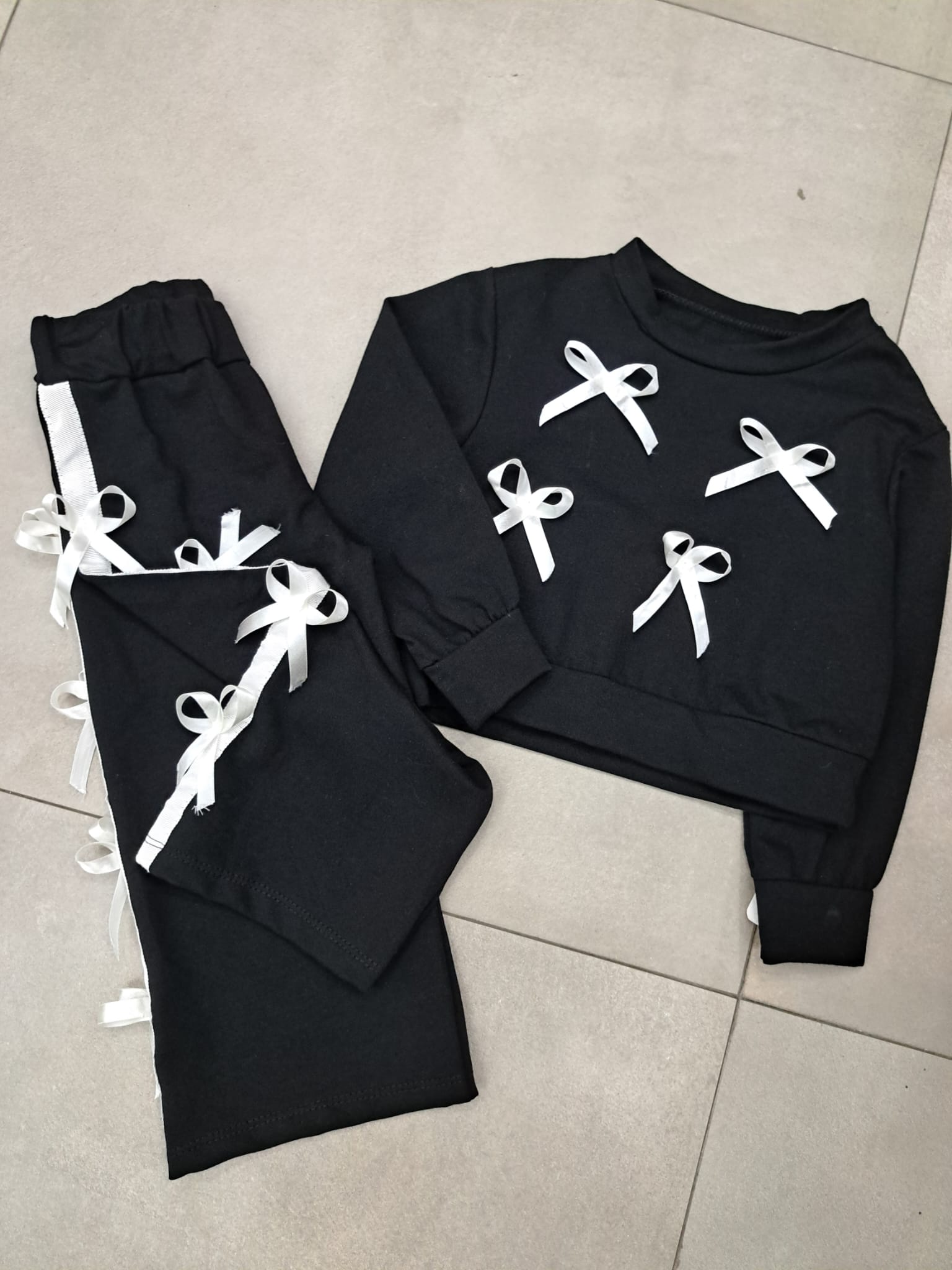Completo tuta fiocchettini manica lunga e banda laterale