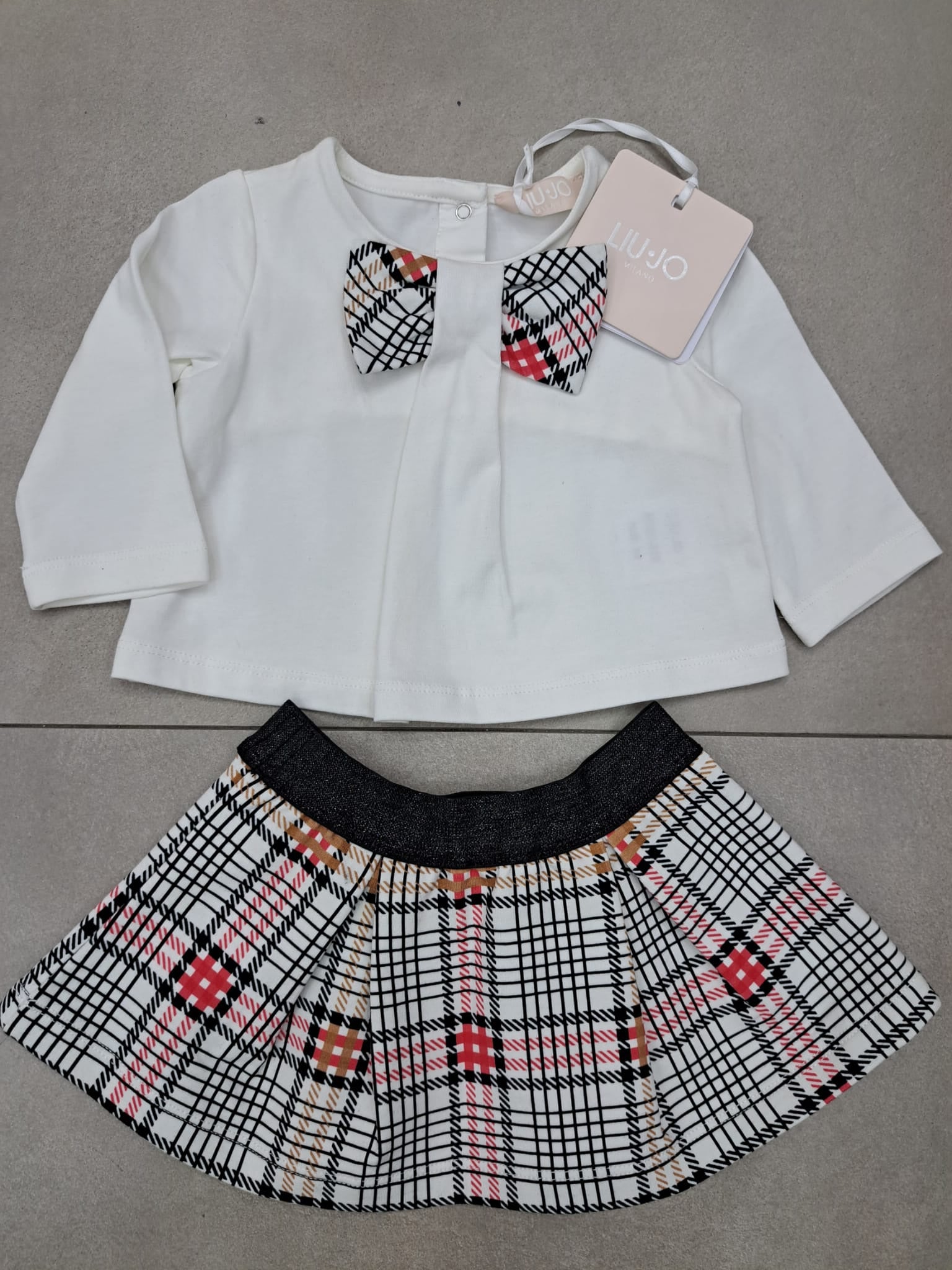 Completo luijo maglia con papillon e gonna mod scozzese