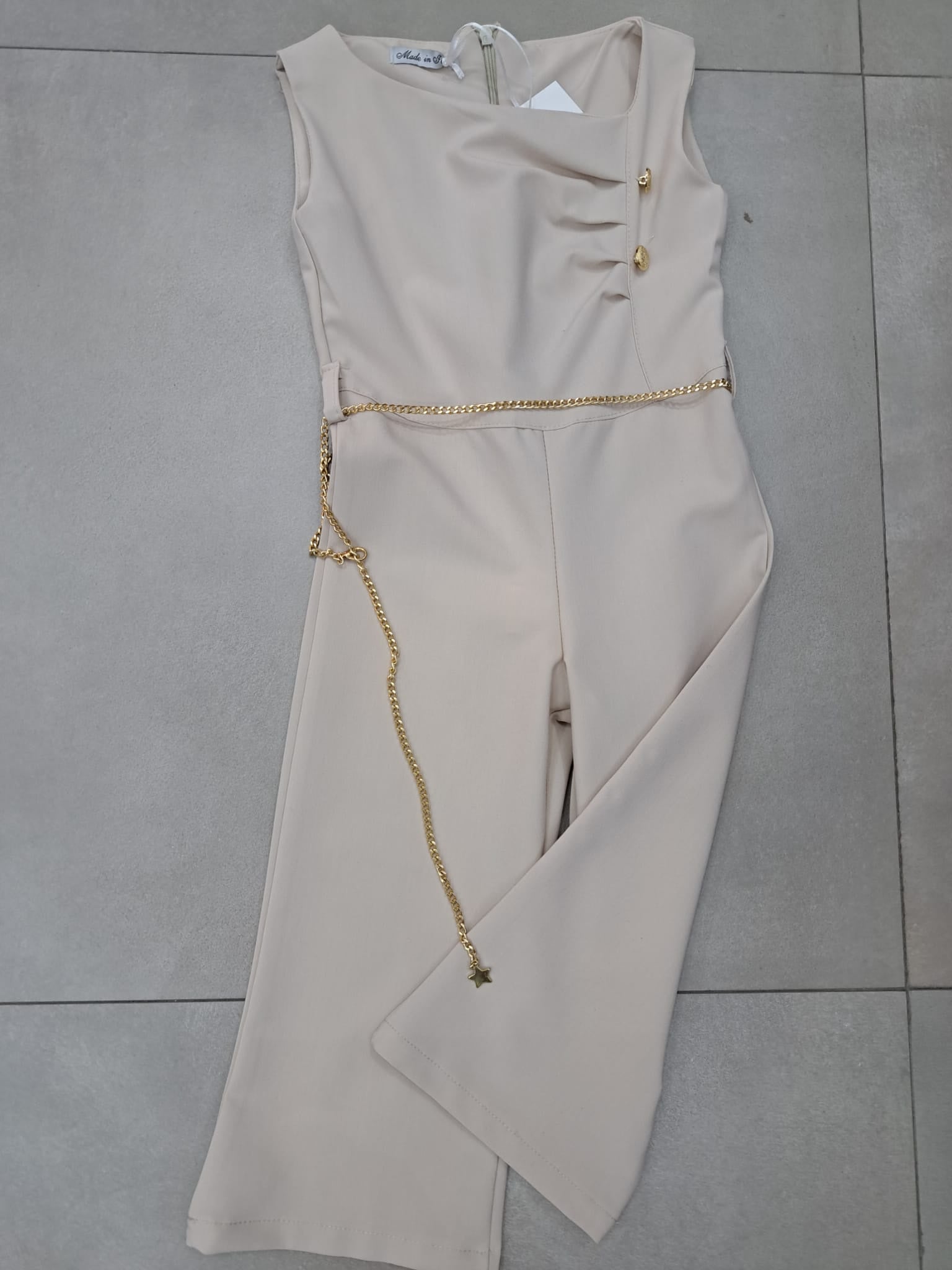 Tutone con bottoni laterali e plissè