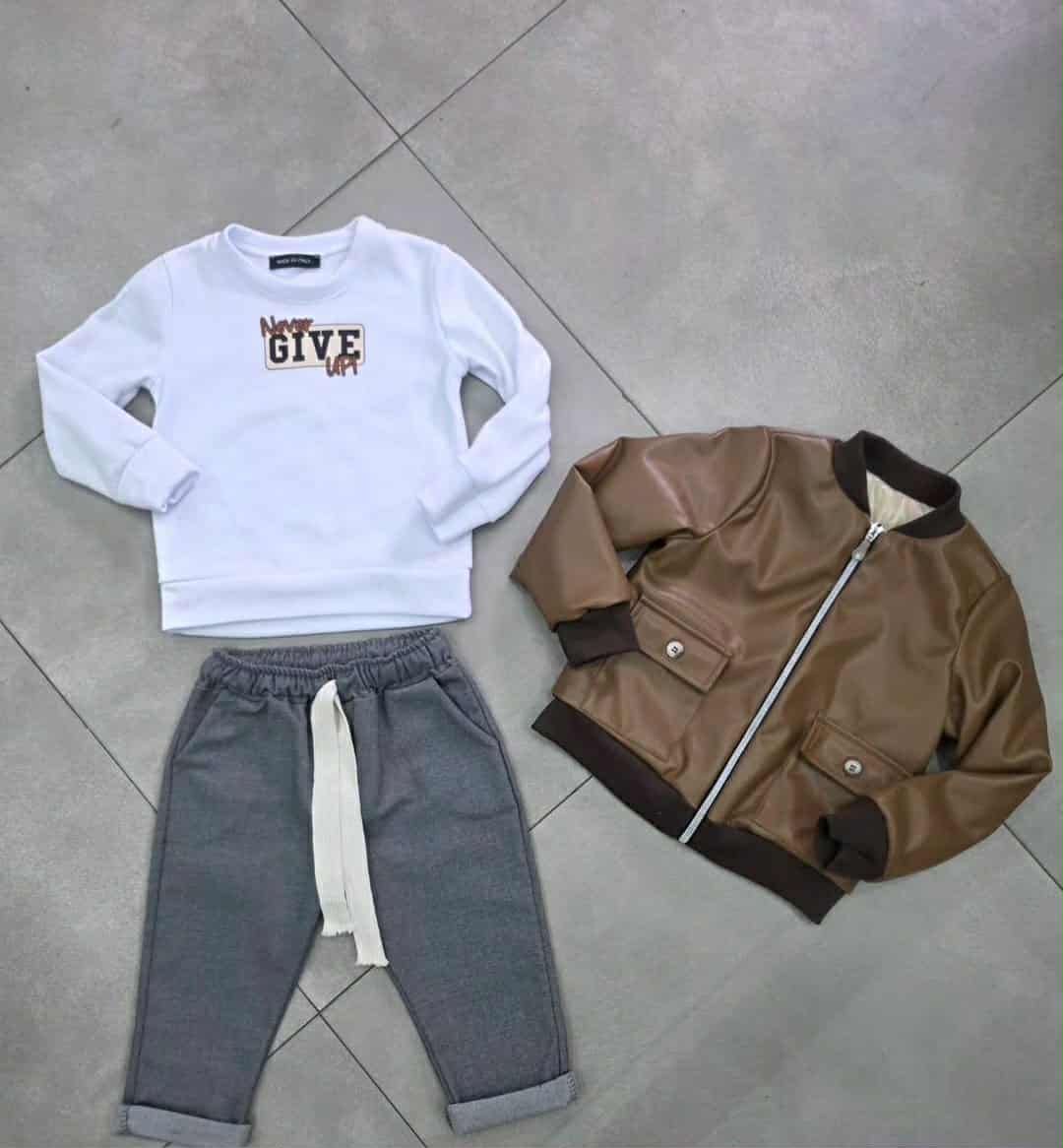 Completo 3 pezzi giubbotto maglia e jeans con laccio