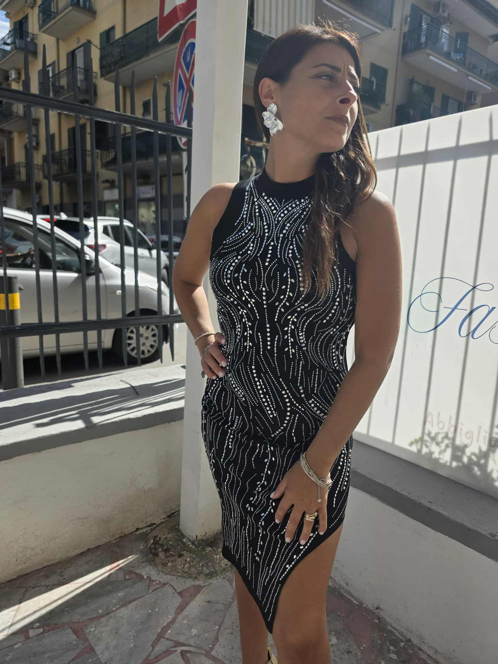 Abitino giromanica con strass e spacco