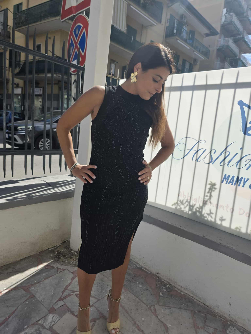 Abitino giromanica con strass e spacco