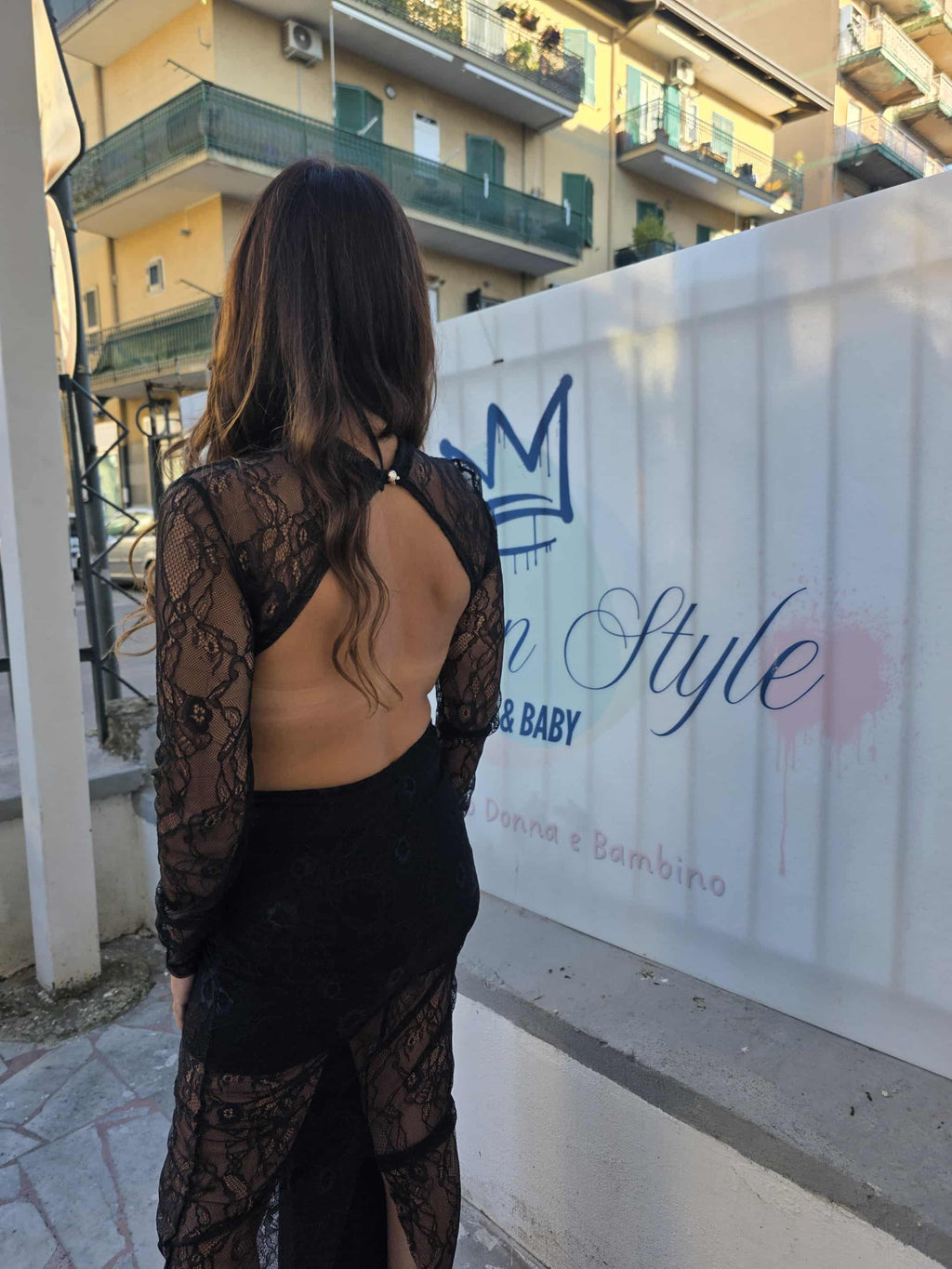 Abito lungo macramè con scollo posteriore