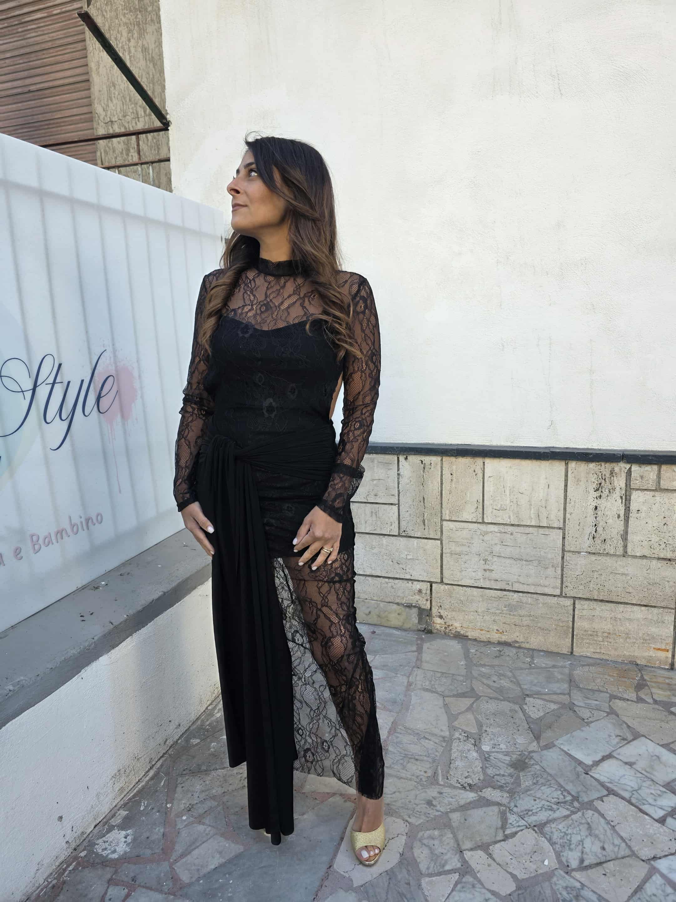 Abito lungo macramè con scollo posteriore