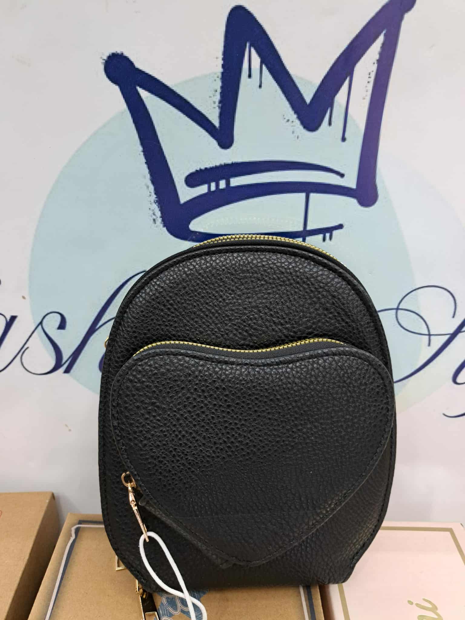 Borsetta ovale con taschino a cuore