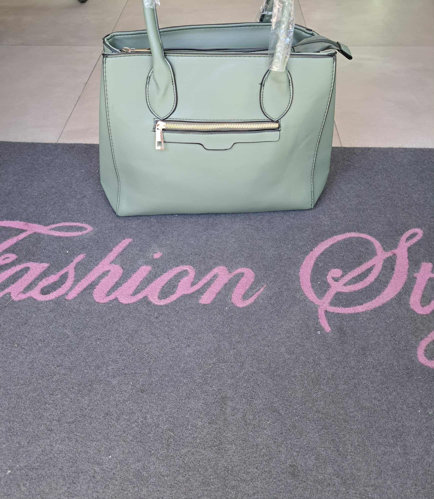 Borsa ecopelle con doppio taschino e manica lunga