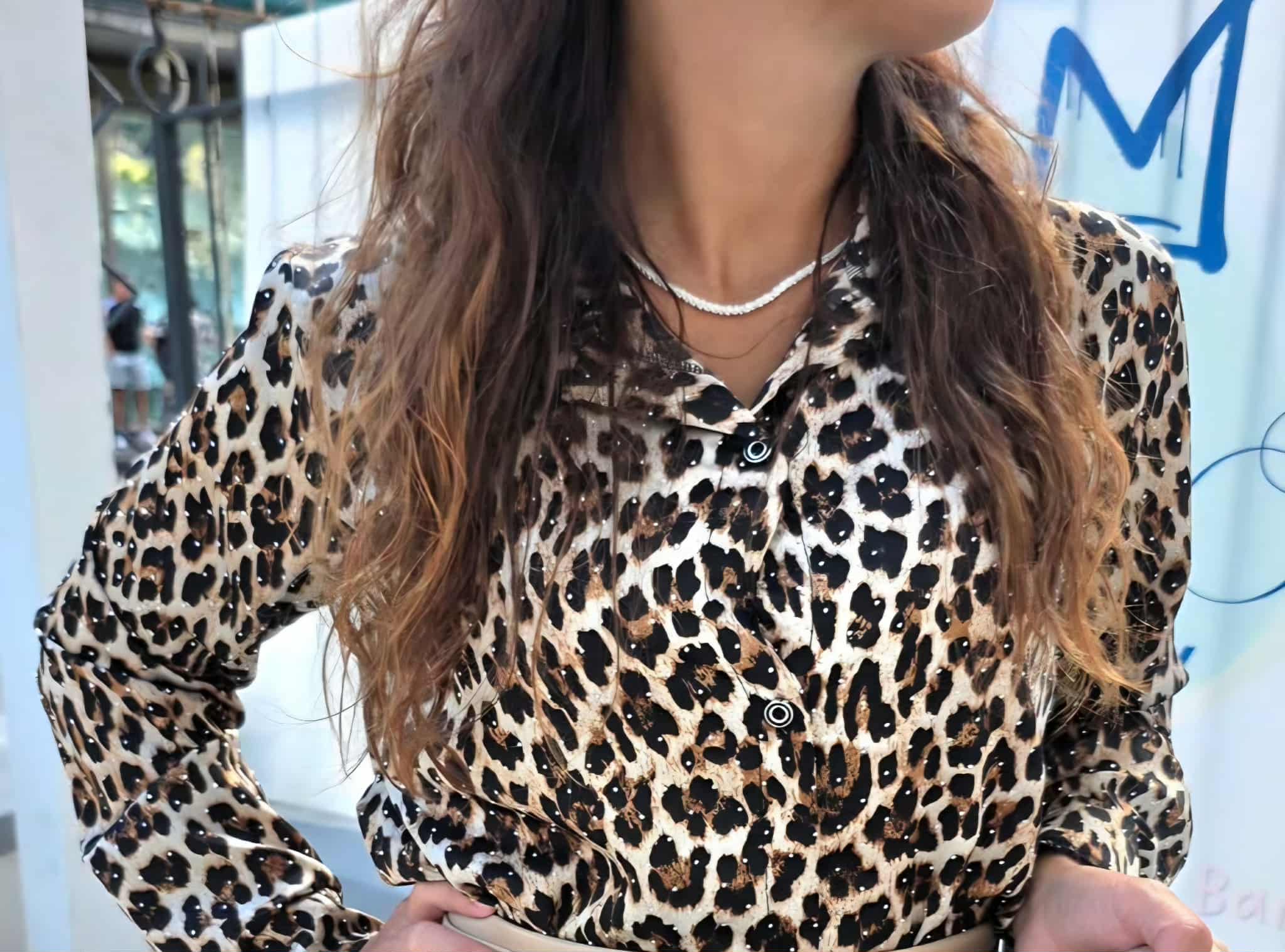 camicia maculata con brillantini