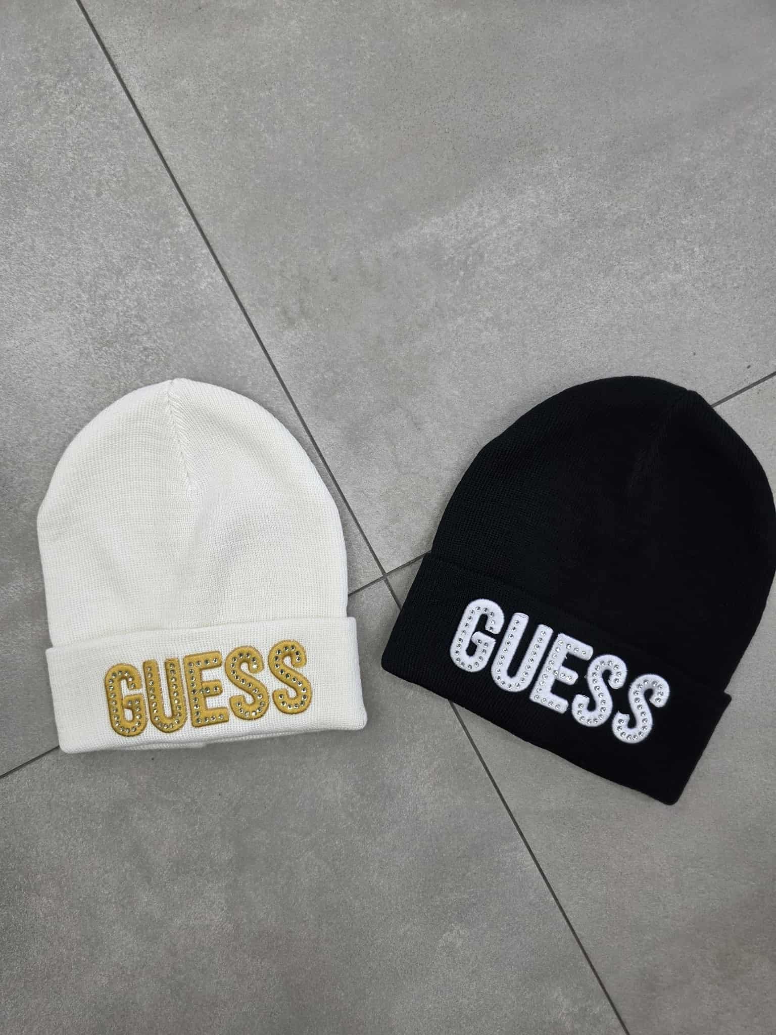 Cappellino in lana guess