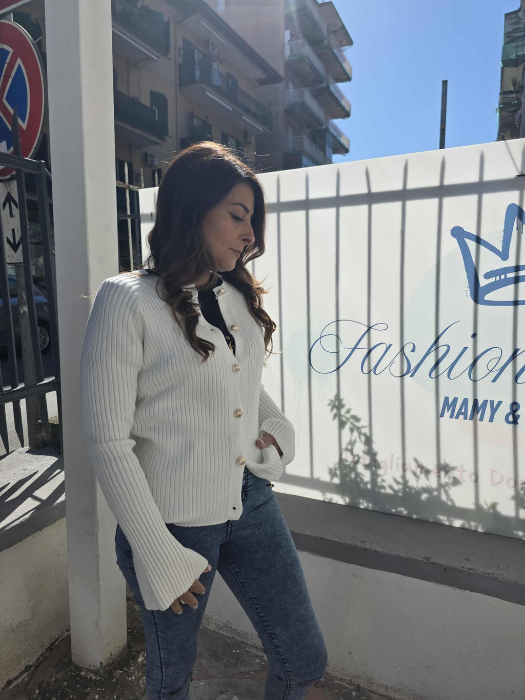 Cardigan in lana con bottoni oro