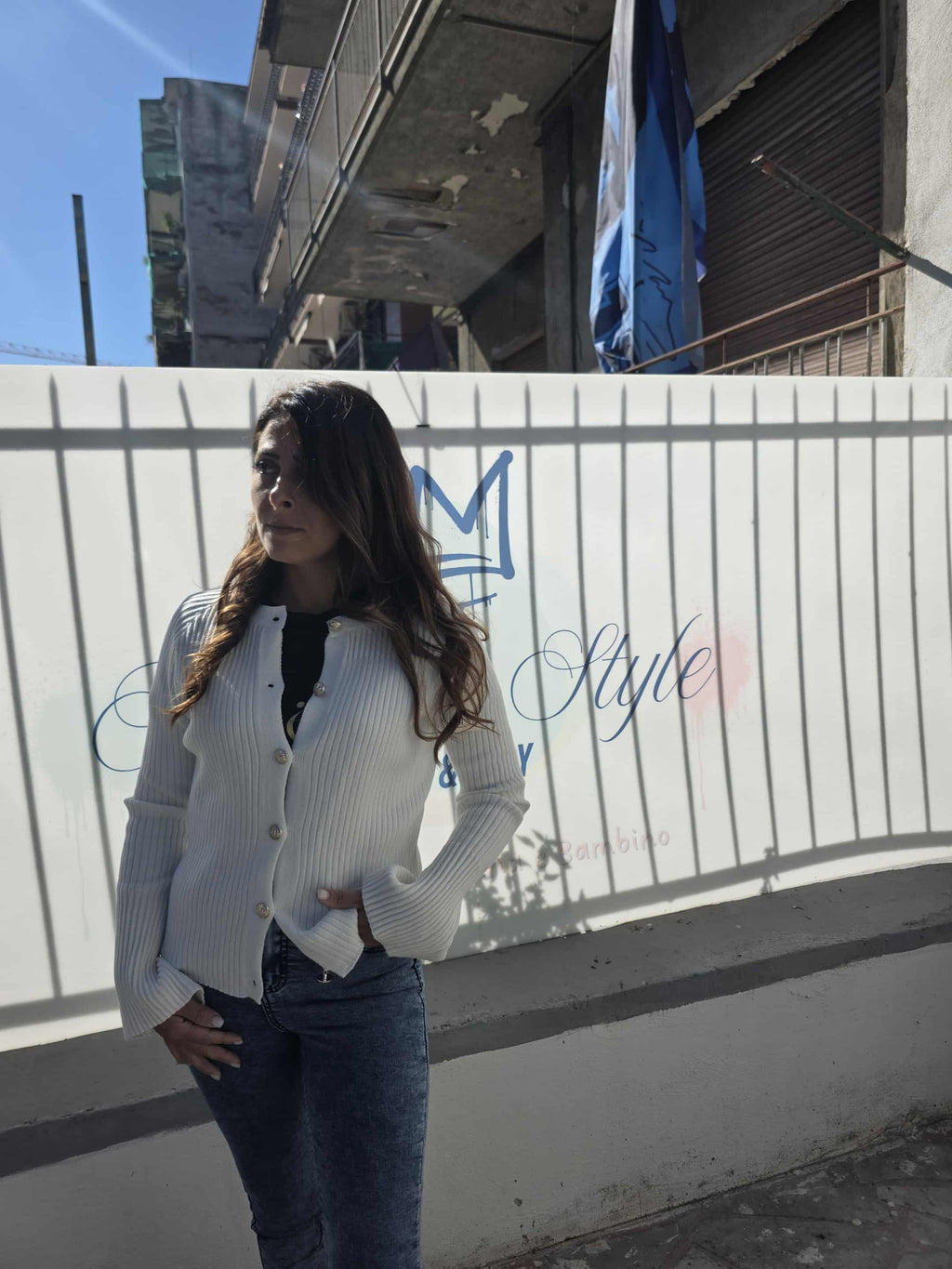 Cardigan in lana con bottoni oro