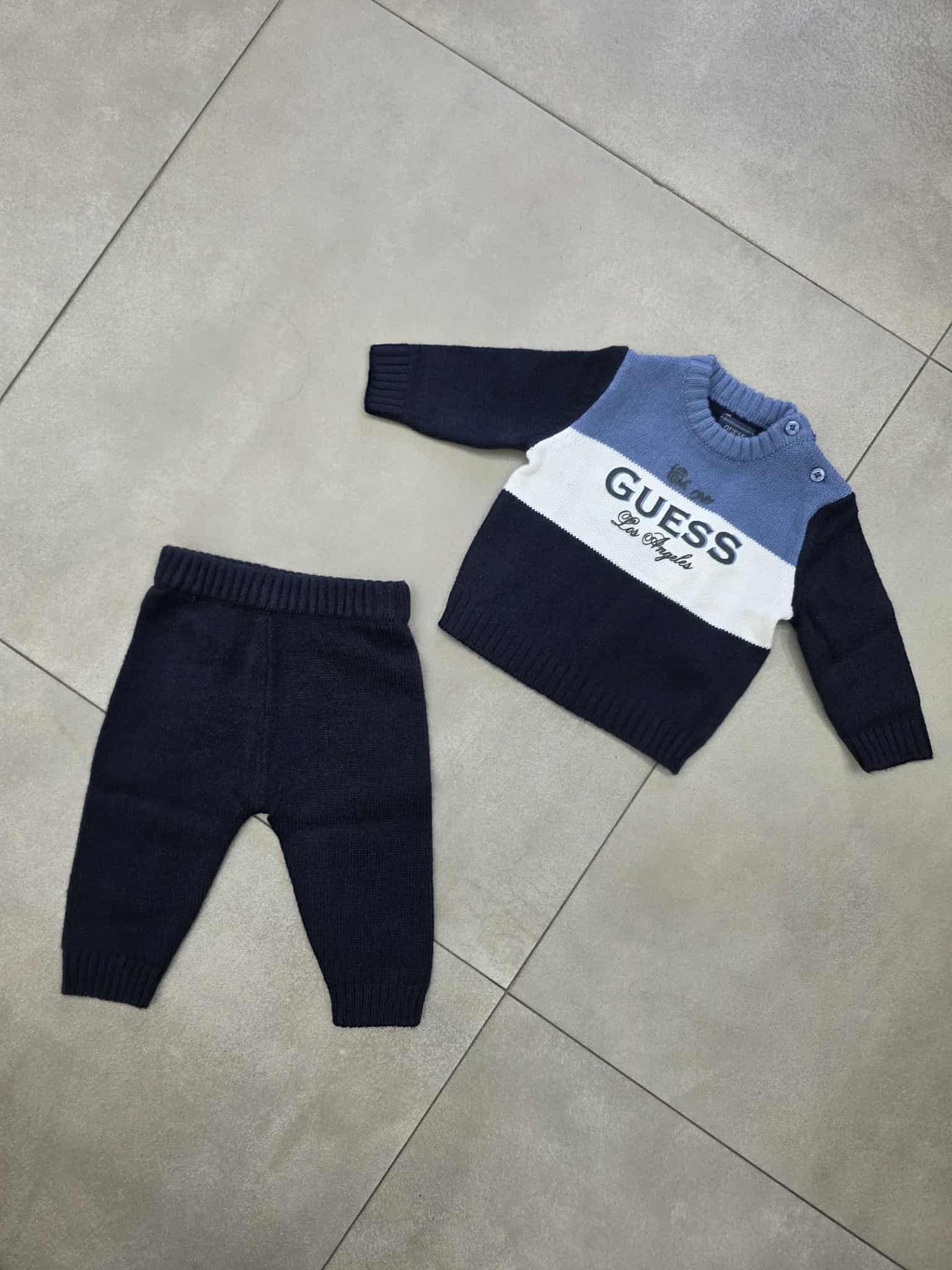 Completo maglioncino e pantalone bicolore guess