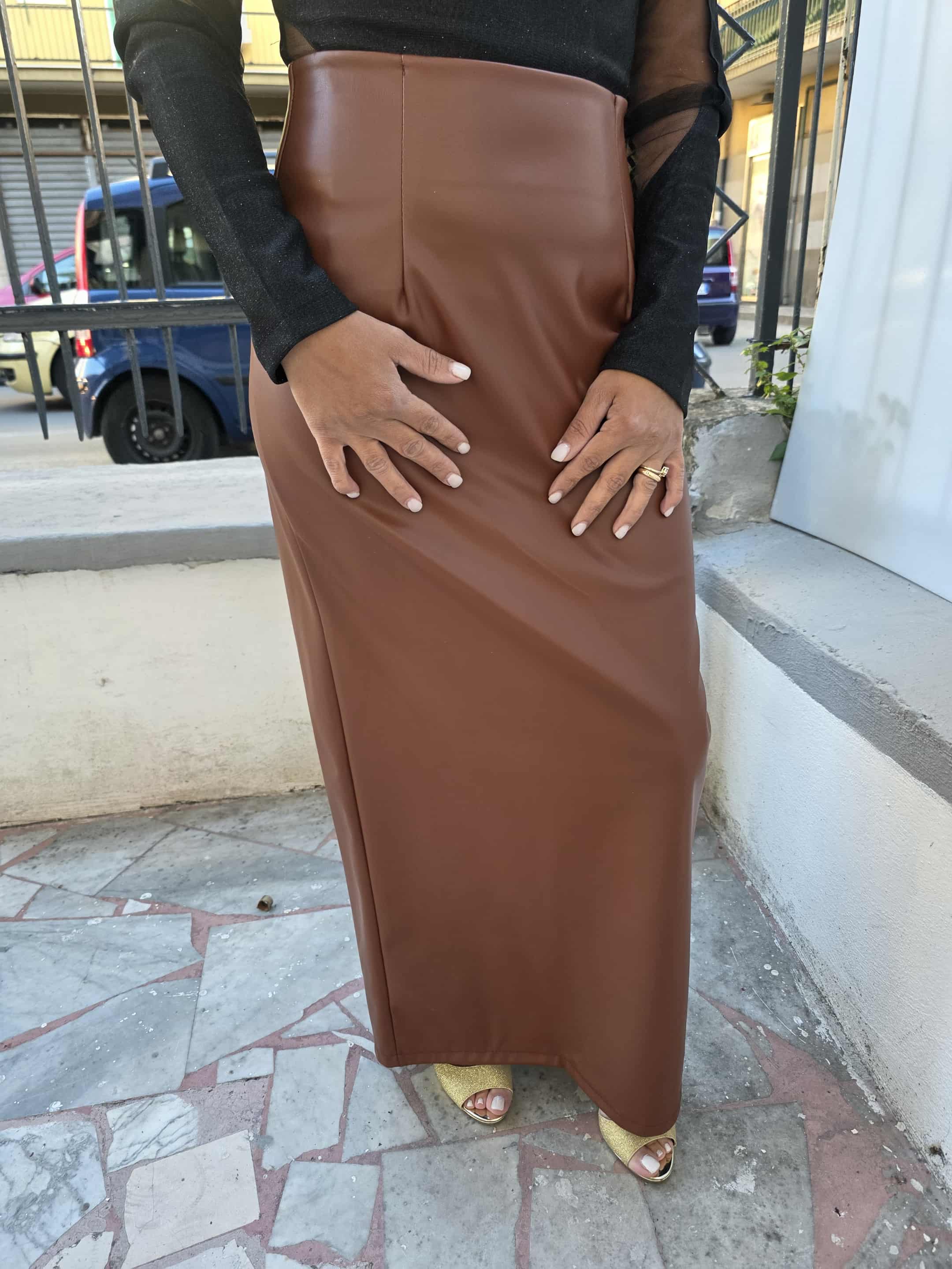 Gonnellone lungo ecopelle con spacco posteriore