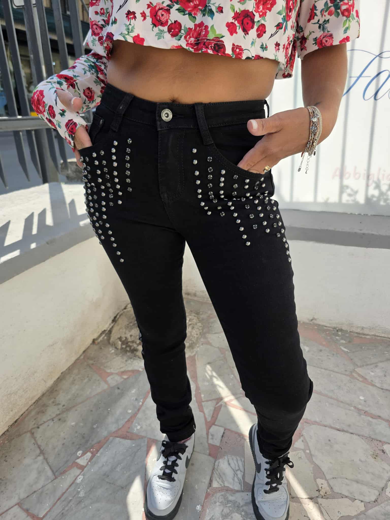 Jeans skinny con borchie