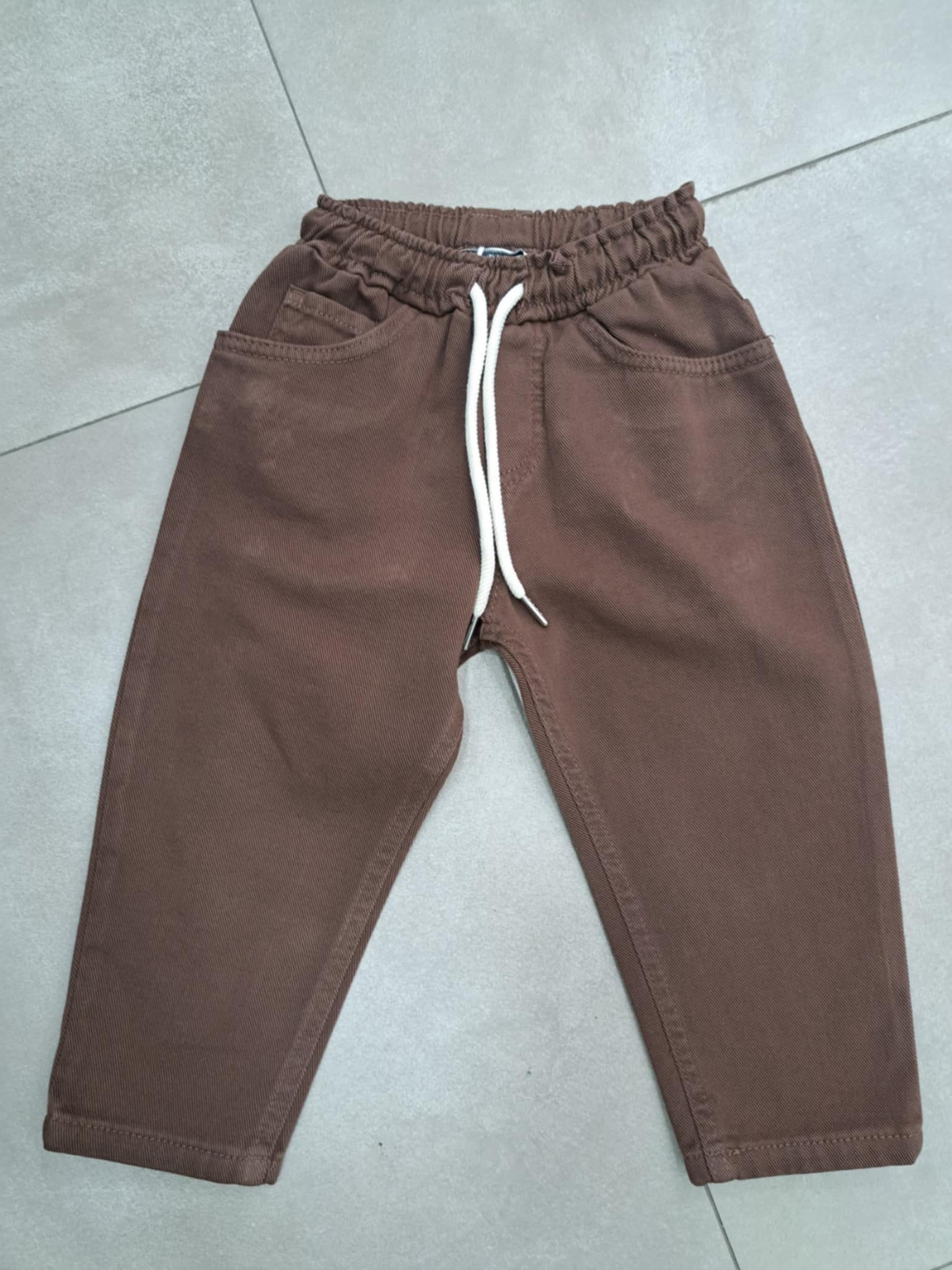 Jeans mod over con molla e laccetto