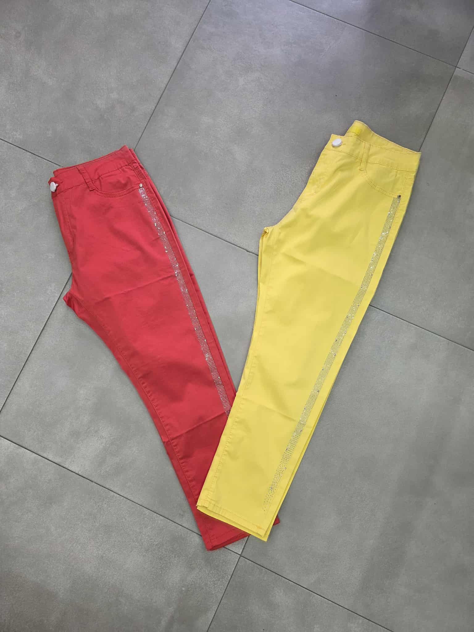 jeans con brillantini laterali