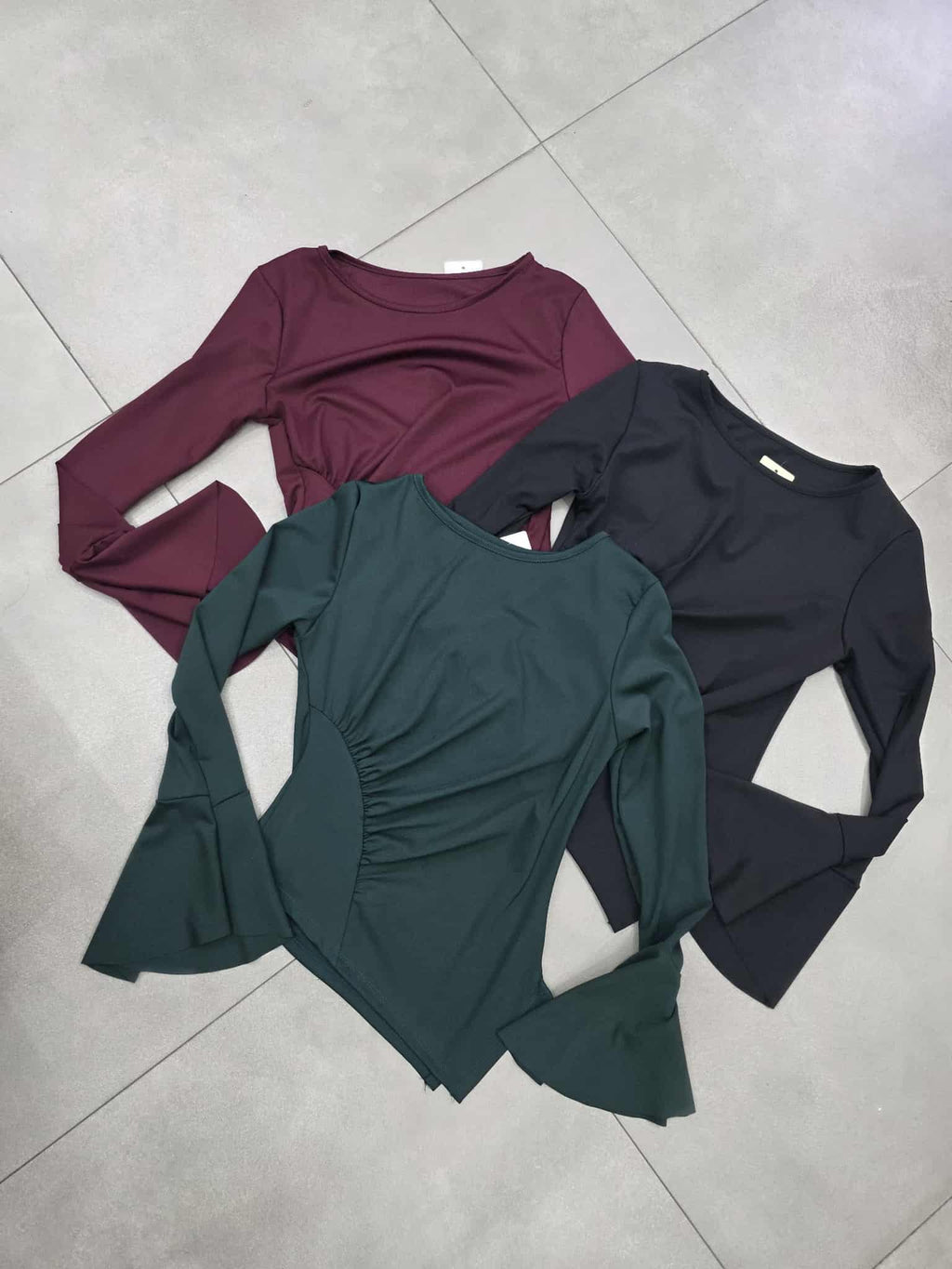 Maglia in lyrca diagonale manica pipistrello