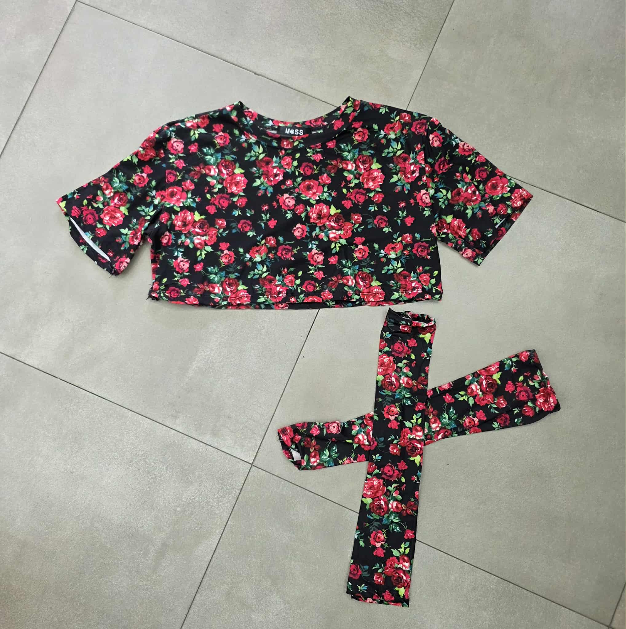 Shirt corta con manicotti fantasia rose