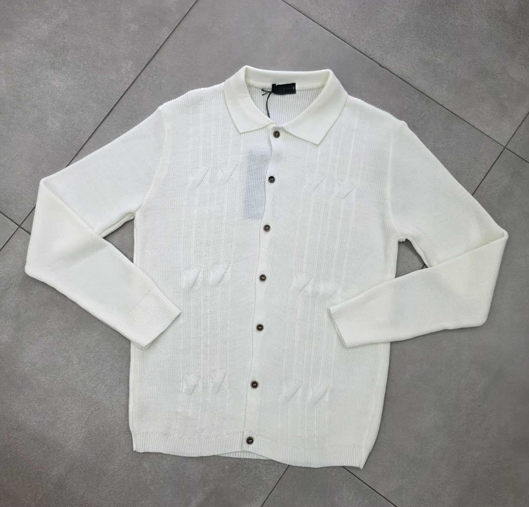 Maglioncino con bottoni in filo