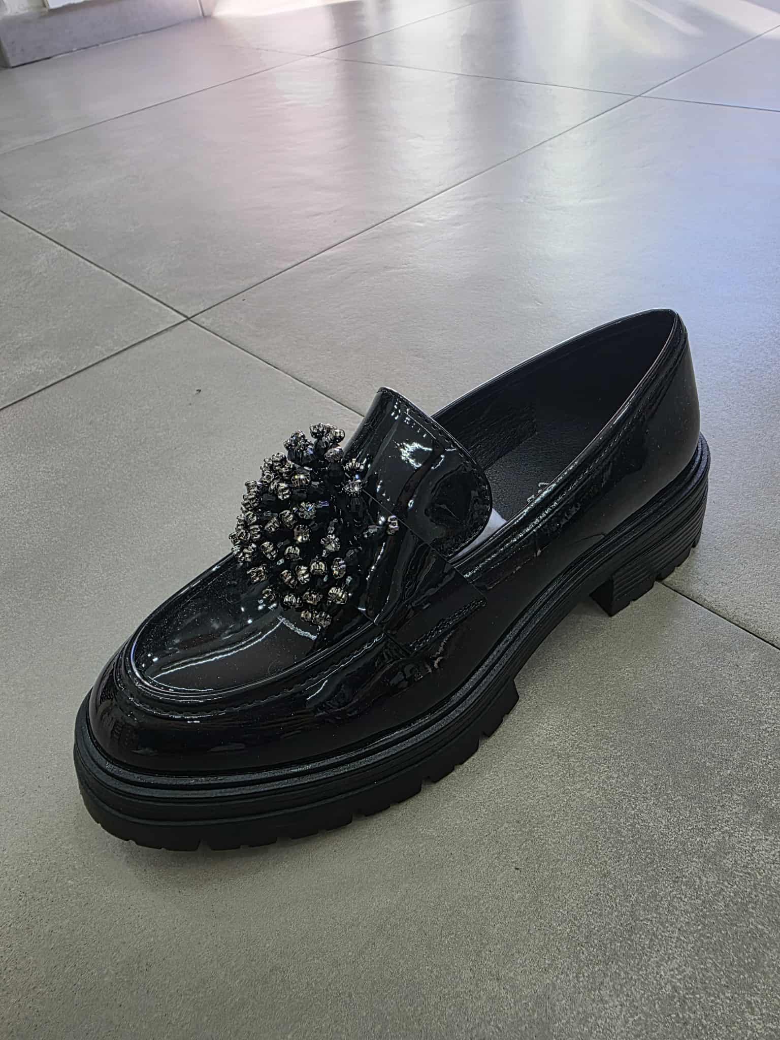 Mocassino lucido con brillantini