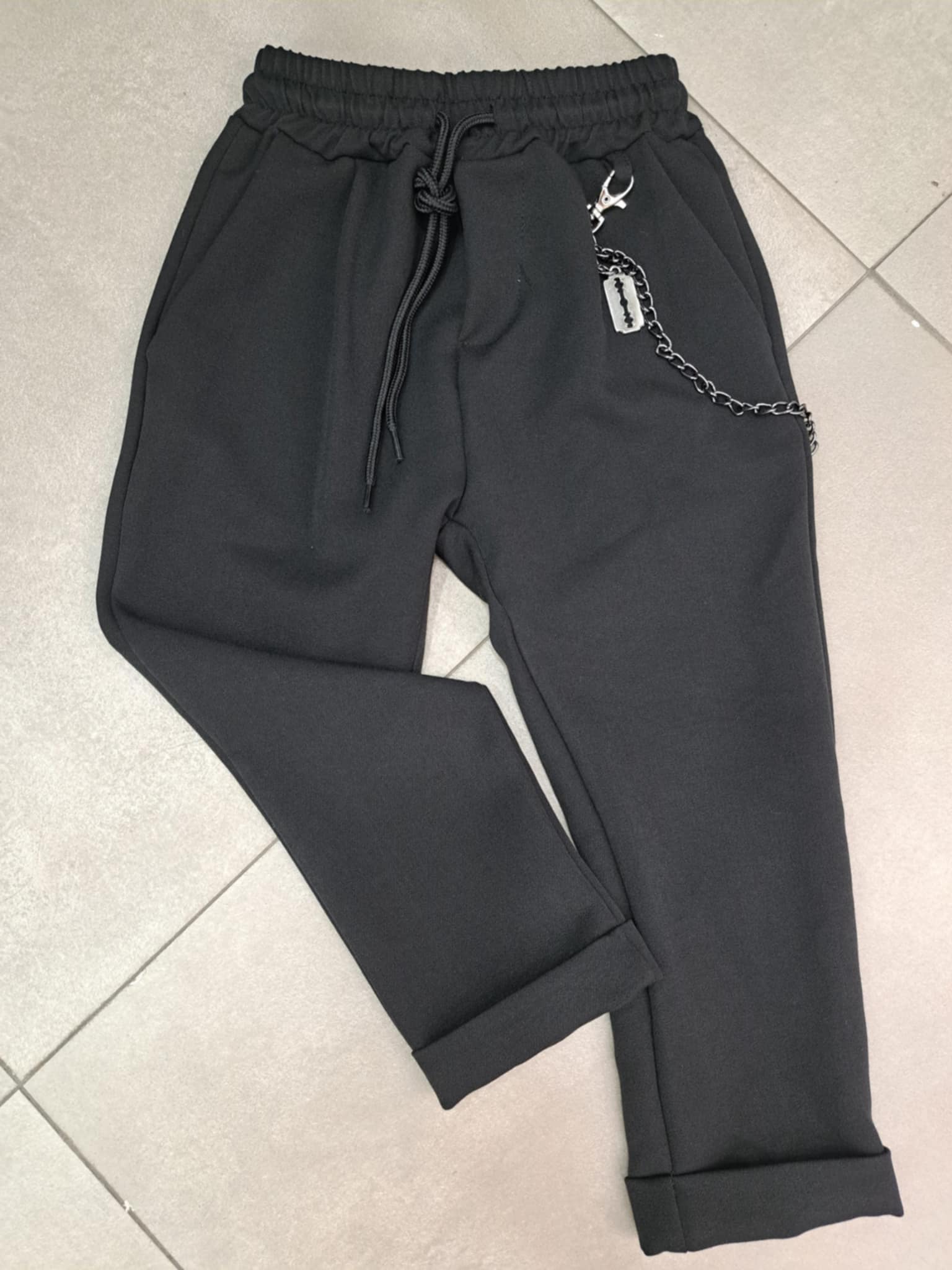 Pantalone con molla e catena laterale