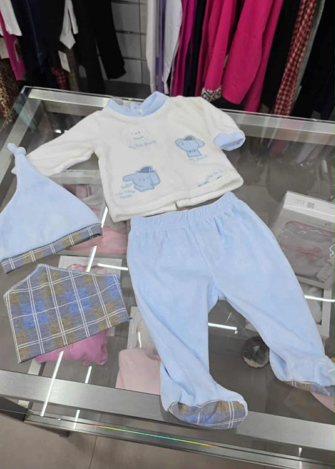 Set maglia pantalone cappellino e bandana