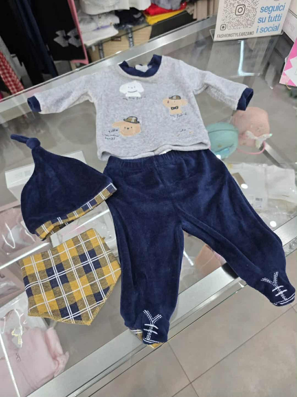 Set maglia pantalone cappellino e bandana