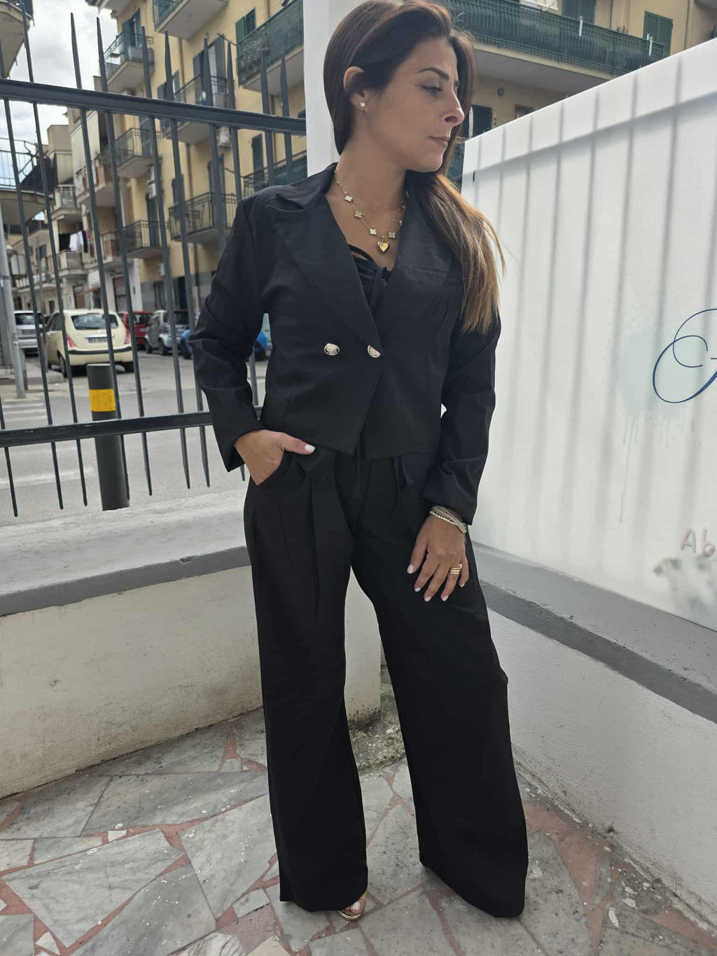 Tailler nero con bottone oro