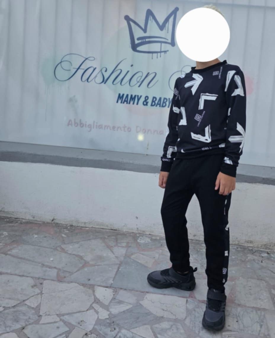 Completo 2 pezzi con stampa contrasto